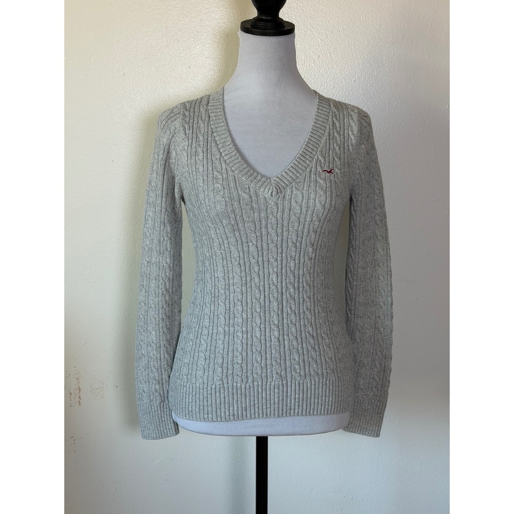 Hollister Ivy Cable-Knit V-Neck Sweater Gray Medium Preppy Old Money academia